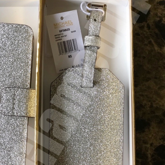 LAST 1 Michael Kors Sparkly TravelGiftables Wallet - Picture 3 of 7